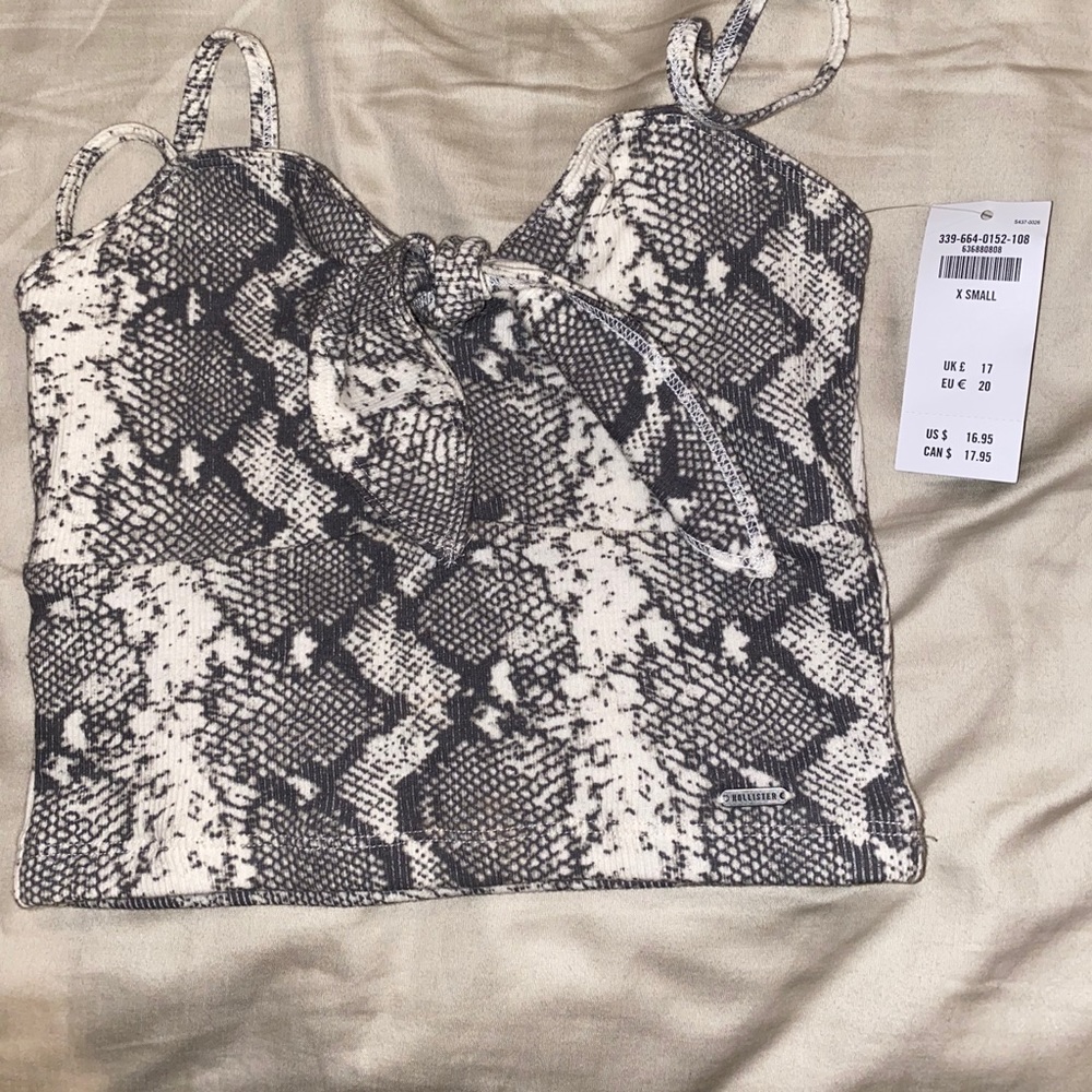 BRAND NEW hollsiter snake skin crop top
